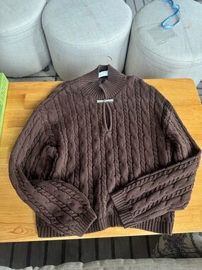 Chunky Cable Knit Clasp Sweater